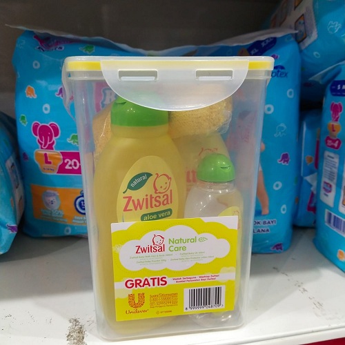 Zwitsal Baby Spa Small Gift Box Set Perawatan Bayi 900g